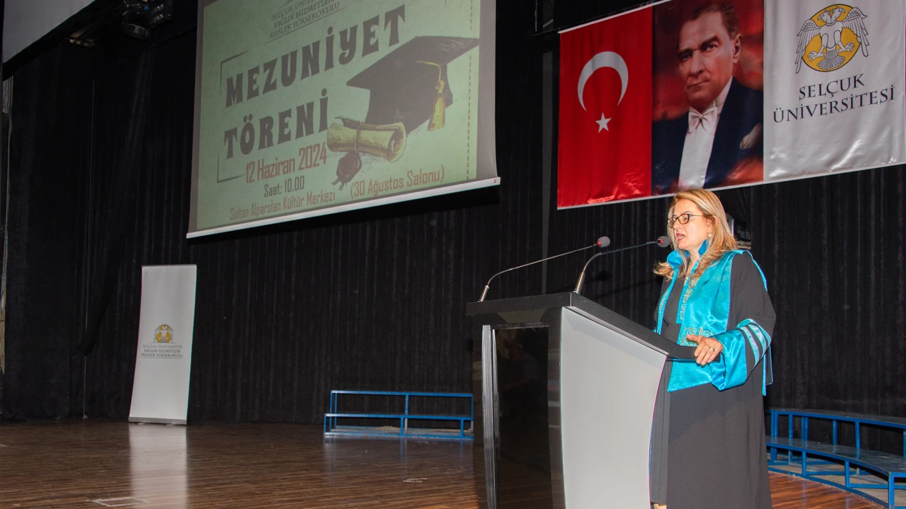 Selçuk Üniversitesi Sağlık Hizmetleri MYO’da mezuniyet sevinci